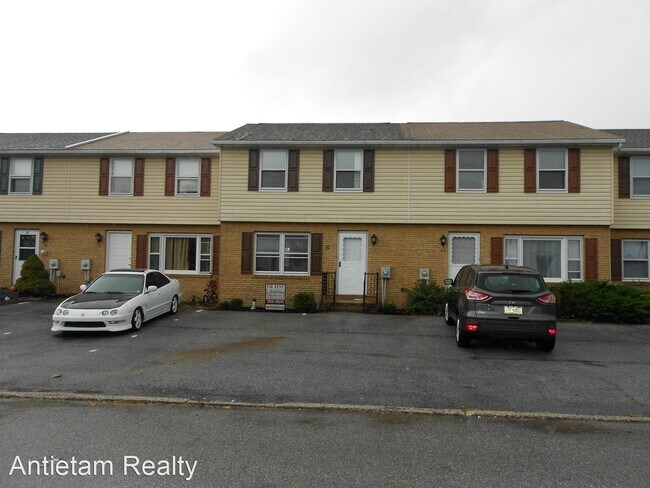 Foto del edificio - 2 br, 1.5 bath House - 16 W. Ninth St.