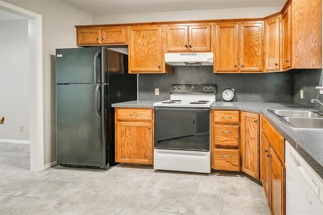 Foto del edificio - 824 Russell Cir