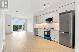 Building Photo - 700 Sheppard Ave W