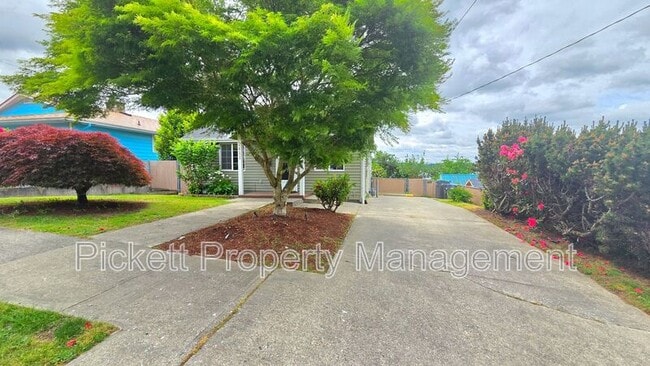 Photo - 2411 E 13th St House