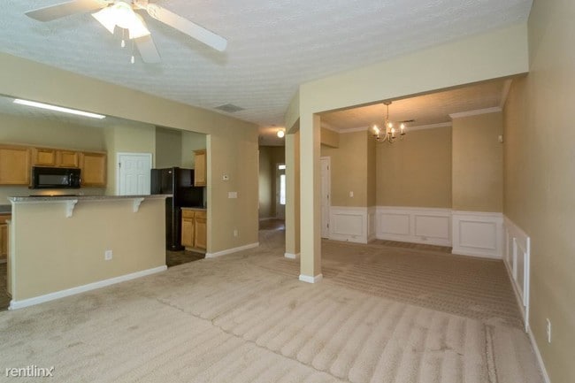 Building Photo - 6237 Cedar Close