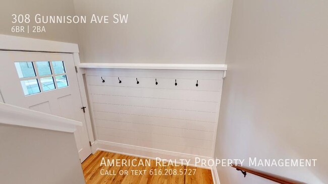 Building Photo - 308 Gunnison Ave SW