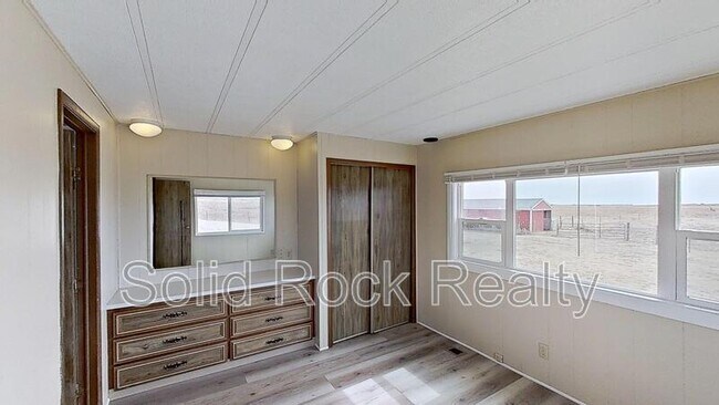 Building Photo - 9815 N Log Rd