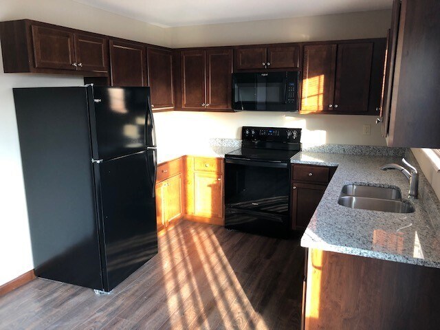 Foto del edificio - 7521 Waterford Pl