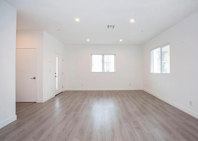 Building Photo - 5026 1/2 Cleon Ave