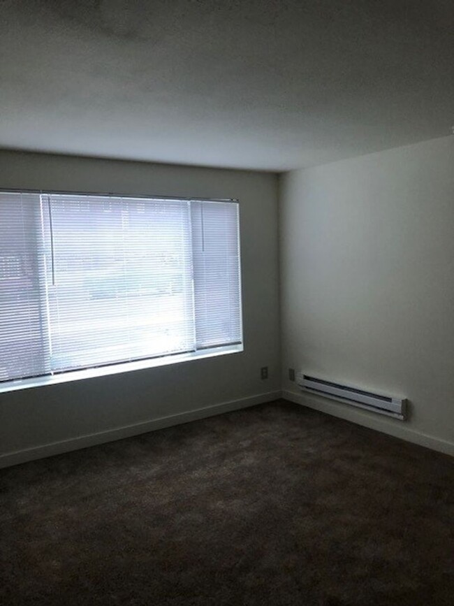 Interior Photo - Lee Sandpoint