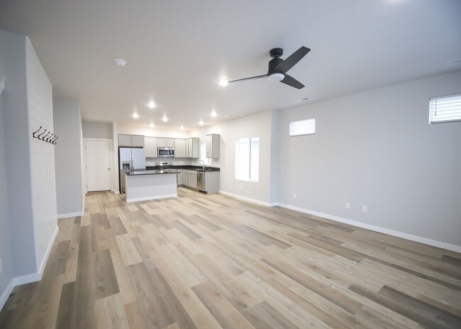 Building Photo - Baraya Townhomes: Modern Townhomes for Rent in Meridian, ID