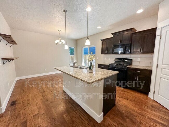 Building Photo - 6042 S Manzanita Wy
