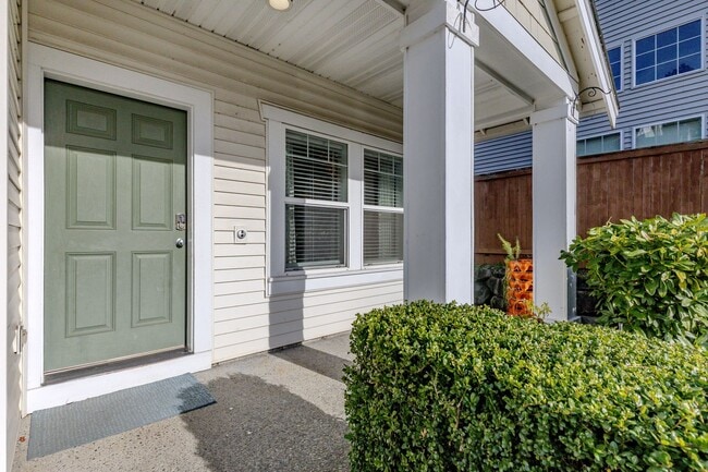 Building Photo - 4 Bedroom Lakeland Hills Home