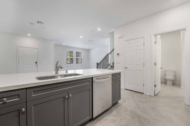 Building Photo - Modern Comfort in a New Townhome!