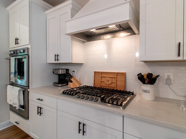 Building Photo - WINTER RENTAL - 4 BED TOWNHOME - LEWES- FU...