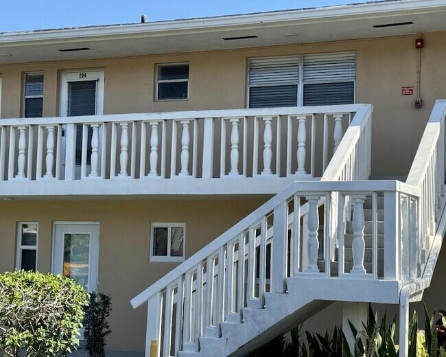 Foto del edificio - 2222 NE 1st Way