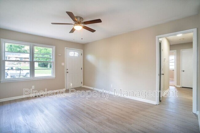 Foto del edificio - 817 Isley St