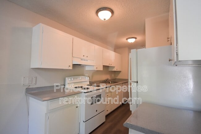 Building Photo - 704 NE 99th Ave