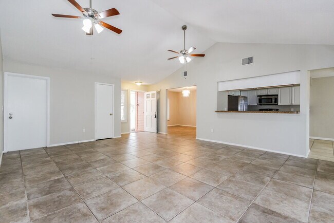 Foto del edificio - 15713 Woodshed Pl