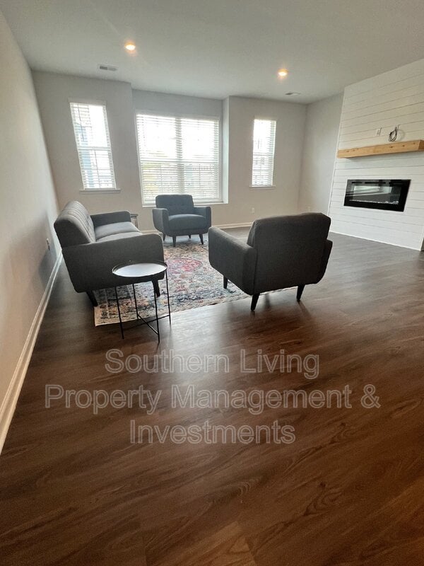 Foto del edificio - 6985 Waterstone Dr