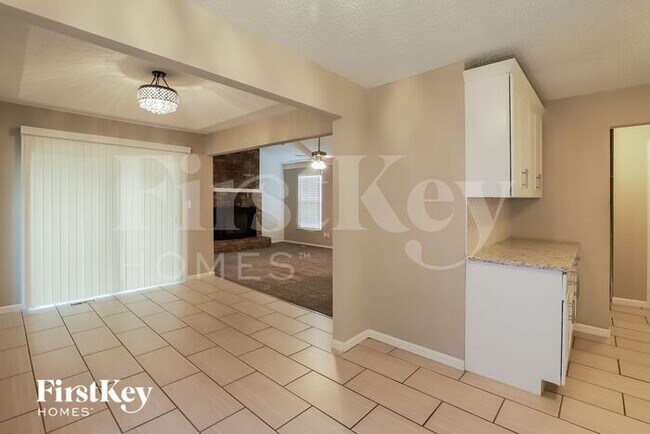 Foto del edificio - 16309 W 126th St