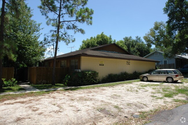 Building Photo - 704-732 Angelina Ln
