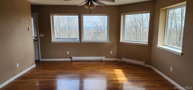 Foto del edificio - 448 Old Mountain Rd