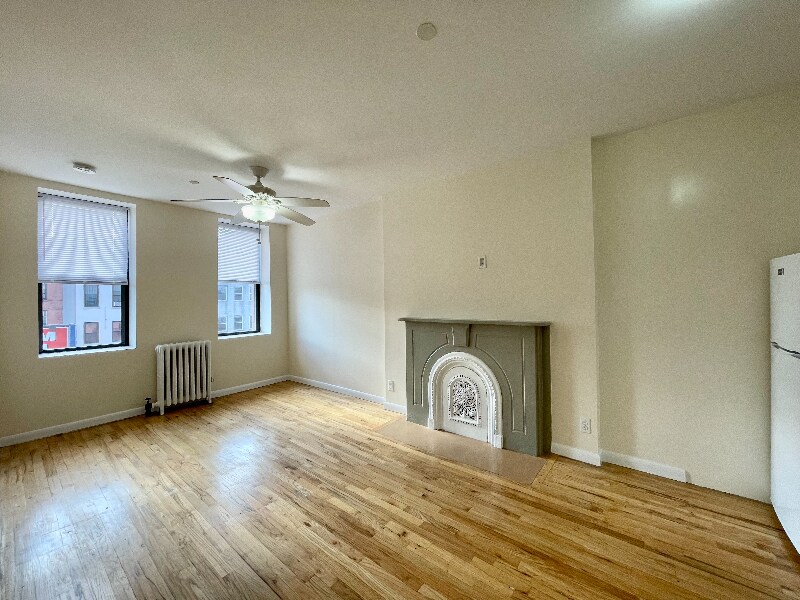Primary Photo - 157 E 116th St
