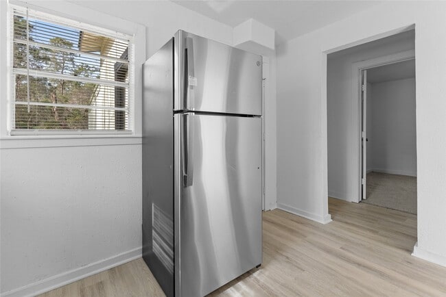 Foto del edificio - 16643 Lake Cir