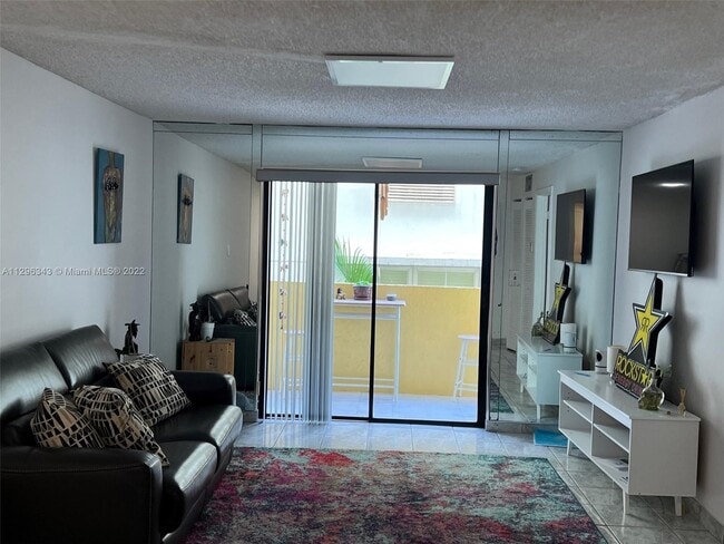 Building Photo - 1334 Collins Ave