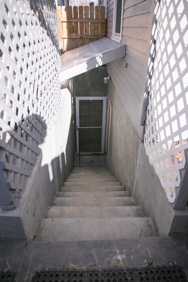 Building Photo - 2231 W Pikes Peak Ave