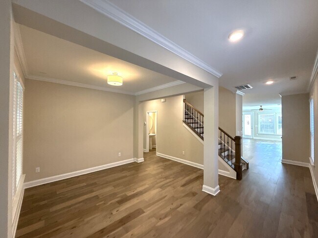 Foto del edificio - T.R. Lawing Realty Property