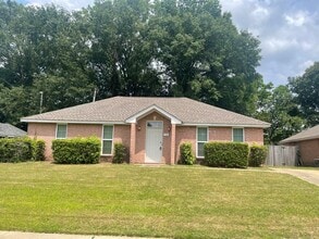 Building Photo - 904 Excelsior Dr