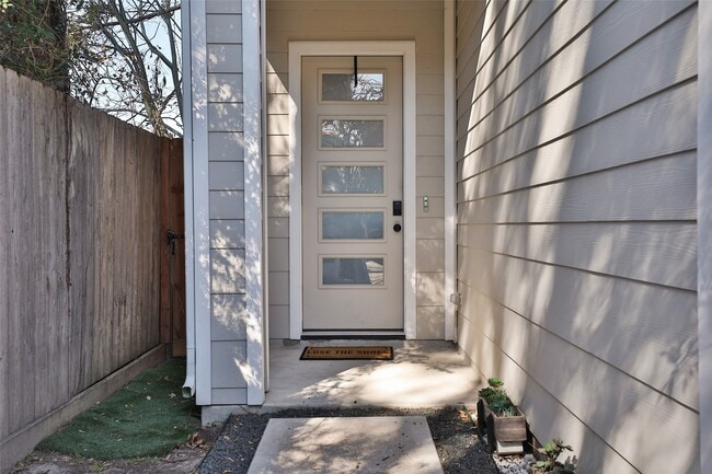 Foto del edificio - 712 Pinemont Cyn Ln