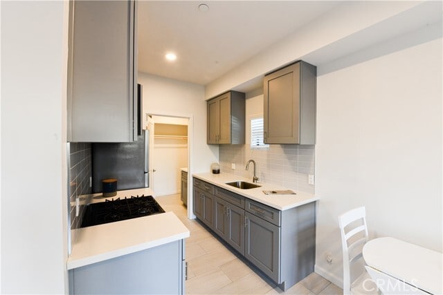 Foto del edificio - 15826 S Vermont Ave