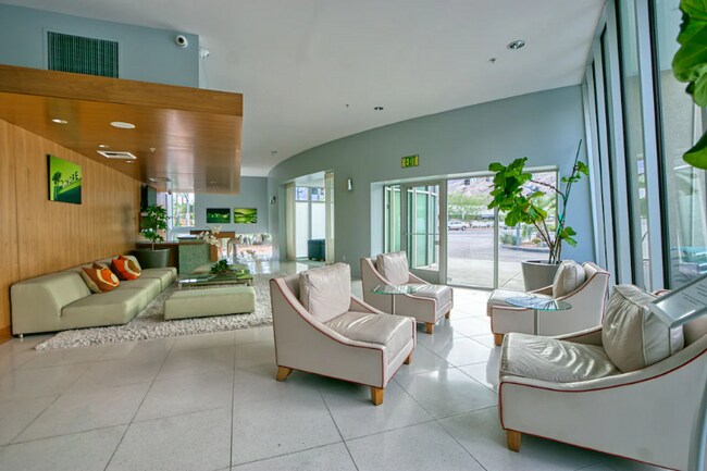 Foto del edificio - 1020 E Palm Canyon Dr