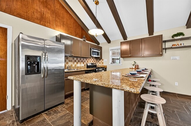 Building Photo - 4628 Roseneath Dr
