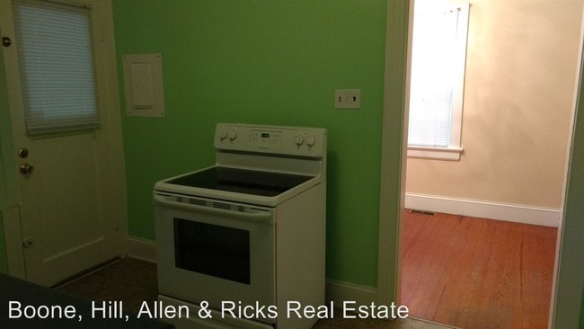 Building Photo - 2 br, 1 bath House - 925 West Haven Boulevard