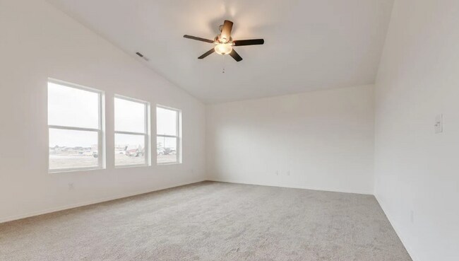 Foto del edificio - Single level home w/2 car garage, fenced y...