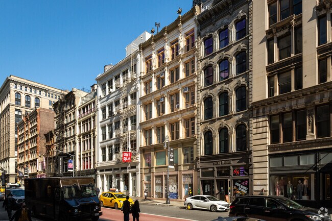 Exterior - 542 Broadway - Retail