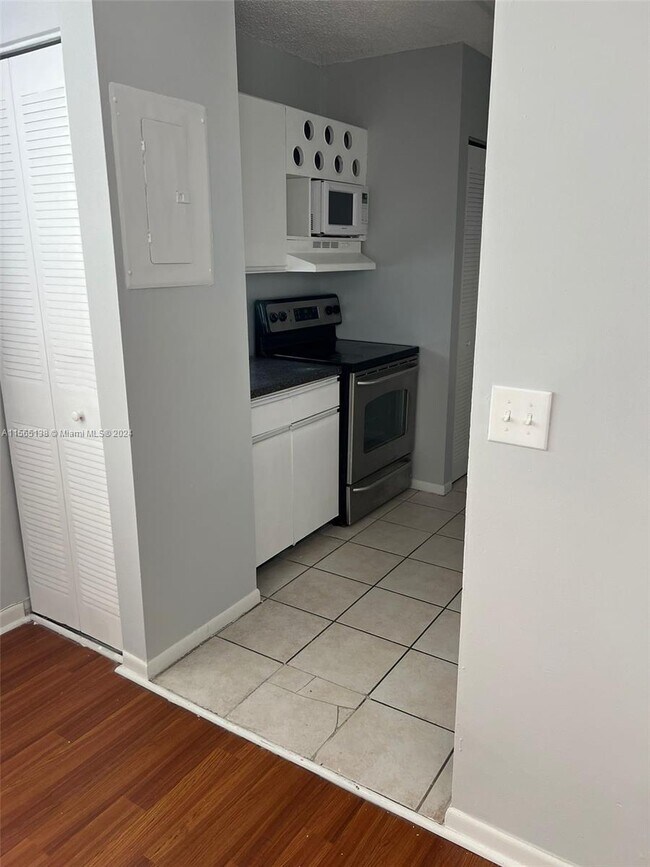 Foto del edificio - 8713 SW 5th St