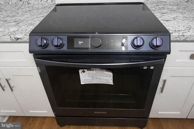 Foto del edificio - 5 Warren Lodge Ct