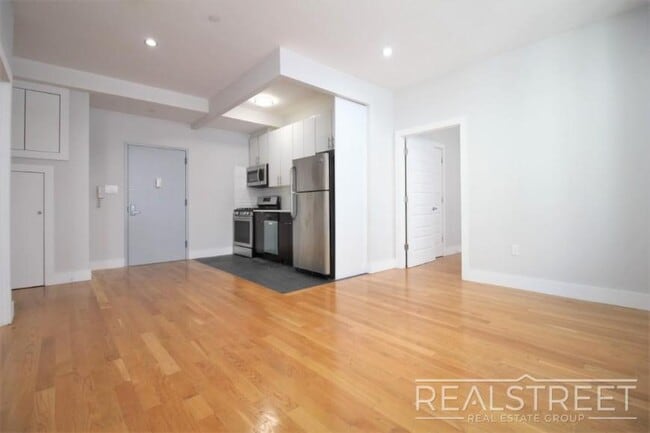 Foto del edificio - 2 bedroom in ELMHURST NY 11373