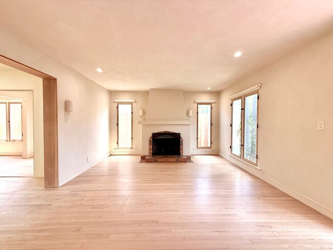 Building Photo - 6275 Commodore Sloat Dr