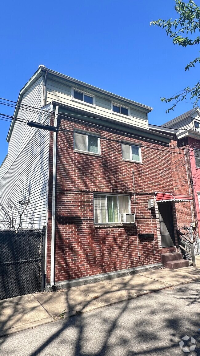 Southside Slopes Apartments for Rent with a Balcony Pittsburgh, PA 1 Rentals