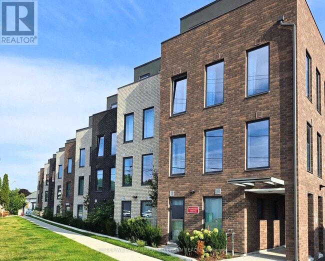 Building Photo - 325 University Ave W