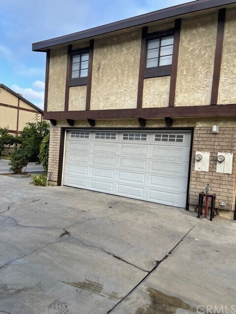 Building Photo - 13400 Doty Ave