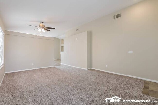 Building Photo - 3 bedroom 2 bathroom one story home, with ...