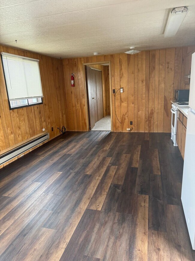 Foto del edificio - 1 Bed/1 Bath in Bar Nunn – All Utilities Included + Yard & Shed