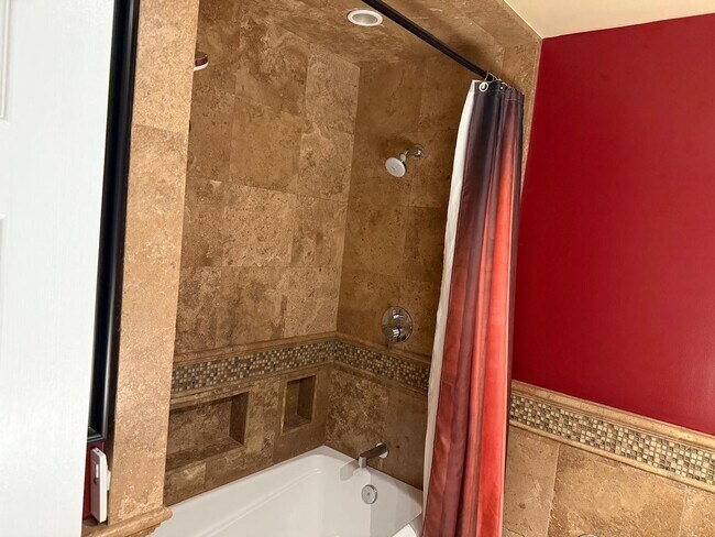 Foto del edificio - 22482 Lake Forest Ln