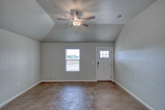 Foto del edificio - Brand New Construction in Varenna Landing! Storm shelter and lawn care included!