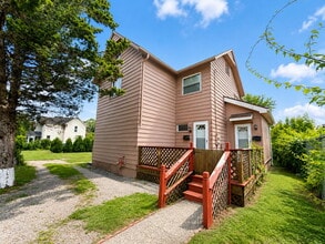 Building Photo - 208-208 1/2 E Cherry St