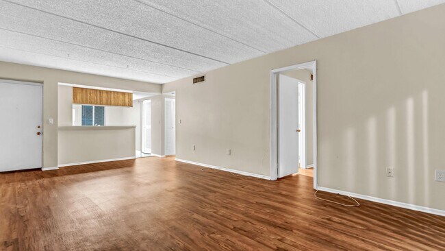 Foto del edificio - 2 Bed/2 Bath Ground Floor Unit in EastLake...