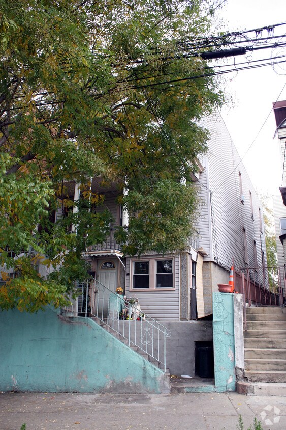 Foto del edificio - 1734 Adams St